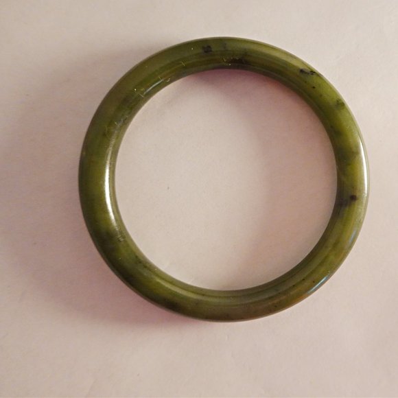 Green Jade Bangle Bracelet - Picture 2 of 2